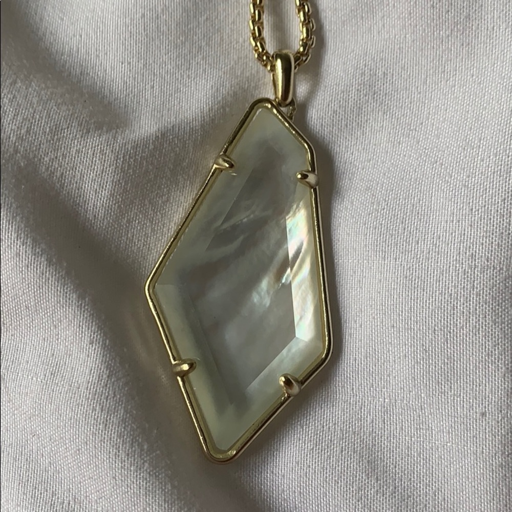 Kendra Scott necklace